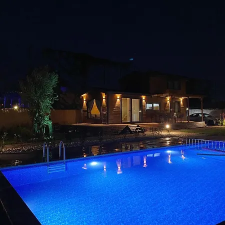 Cebel Tiny House&bungalovs Holiday home *